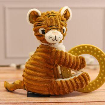 doudou en forme de tigre avec anneau de dentition